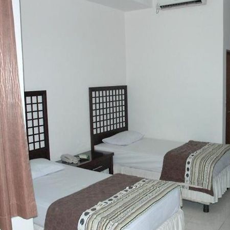Hotel Bontocinde Makassar Extérieur photo