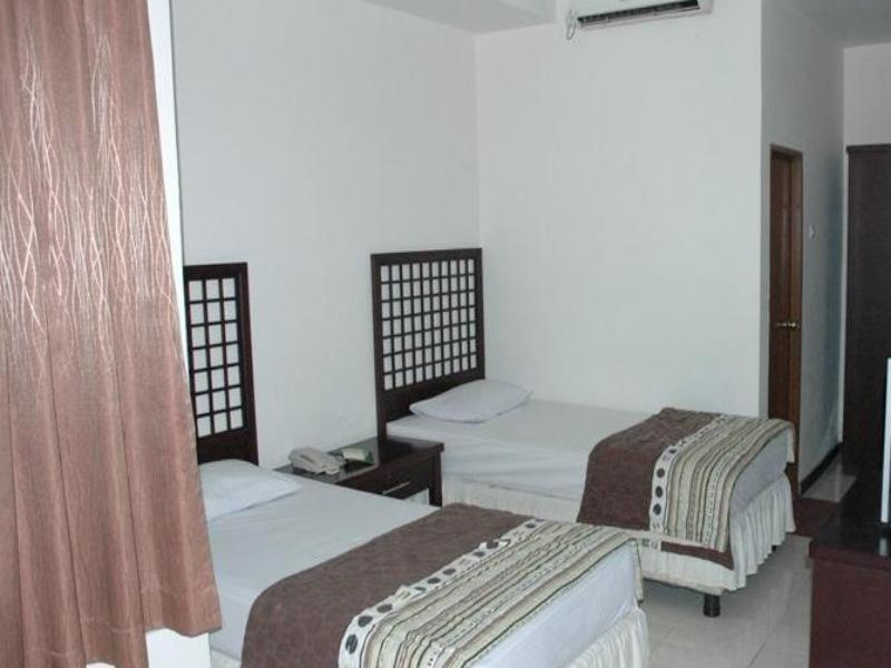 Hotel Bontocinde Makassar Extérieur photo